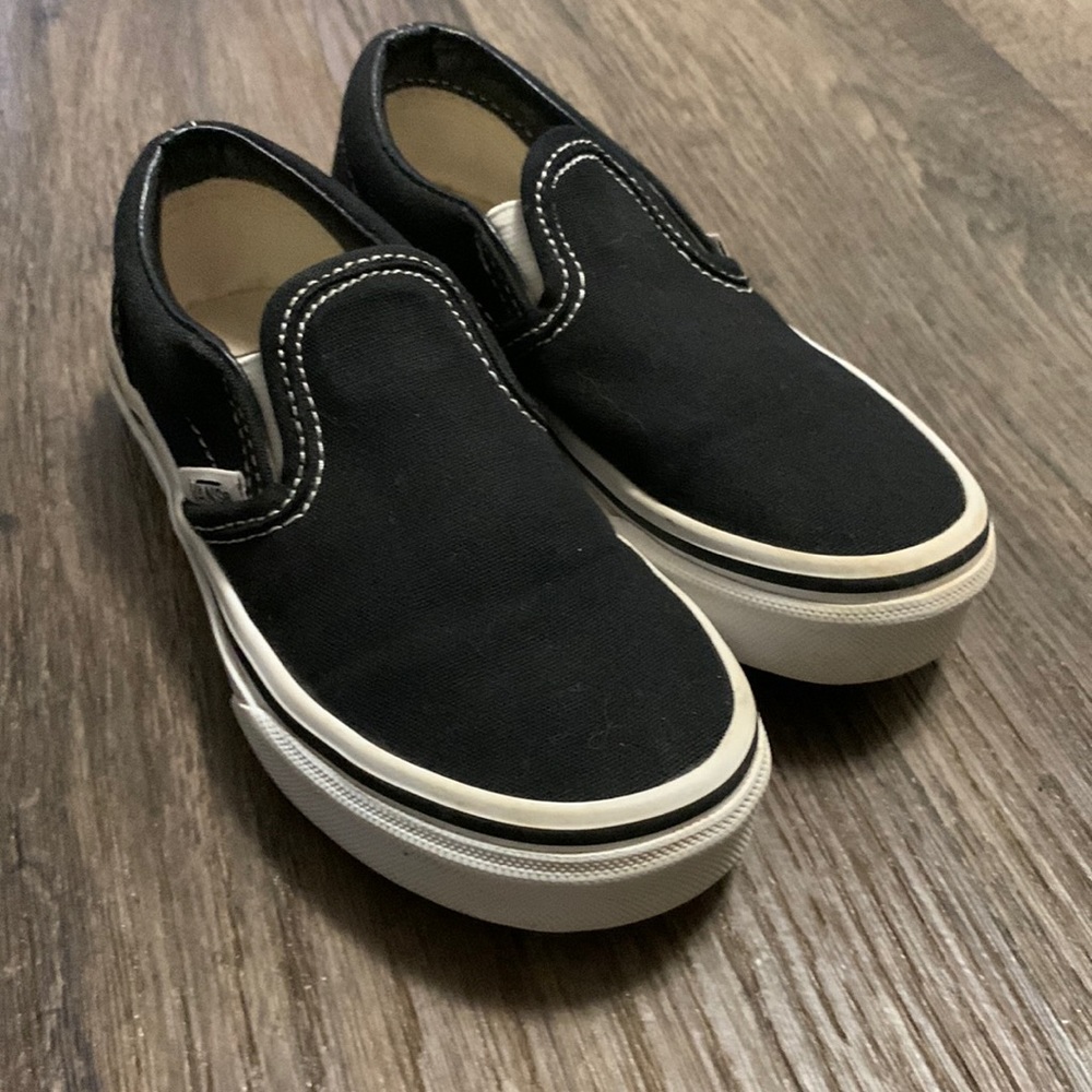 Vans black and white